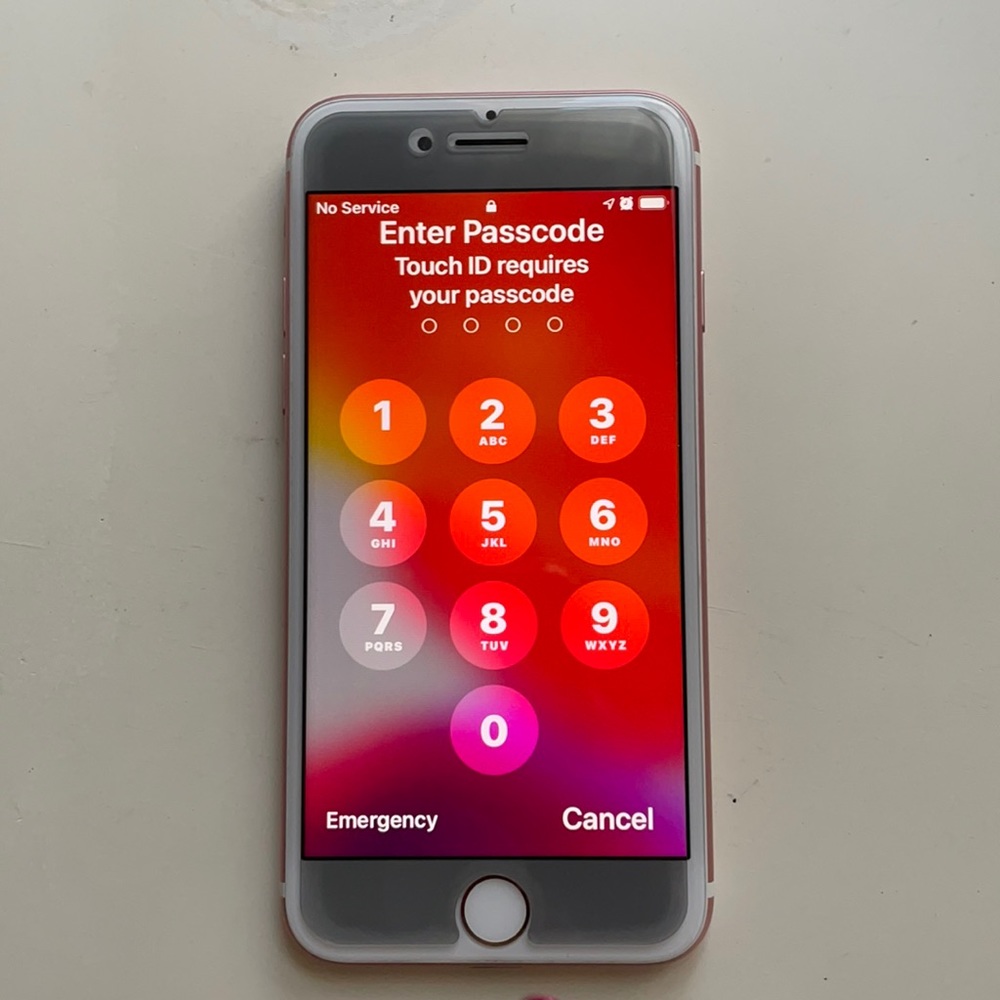 I phone 7 128 GB. ROSE GOLD perfect condition.